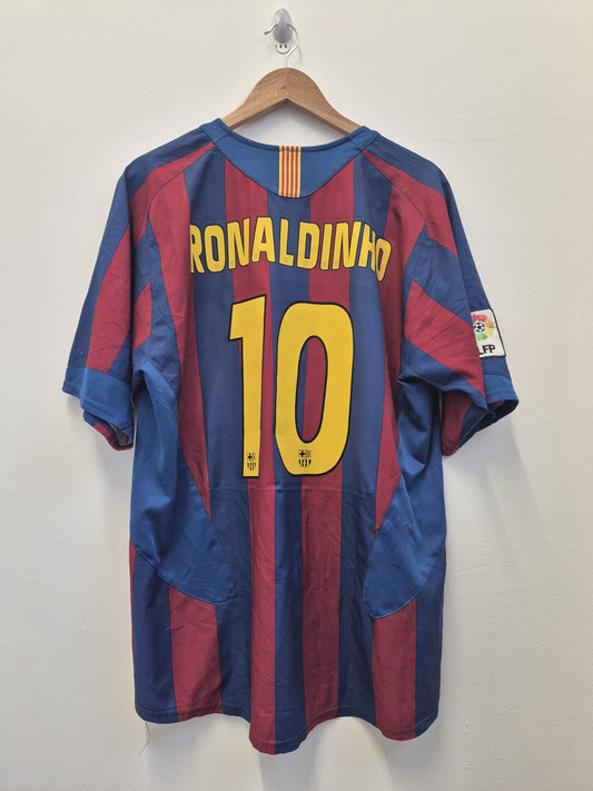 Barcelona 2005/06 'Ronaldinho' Home Shirt Large