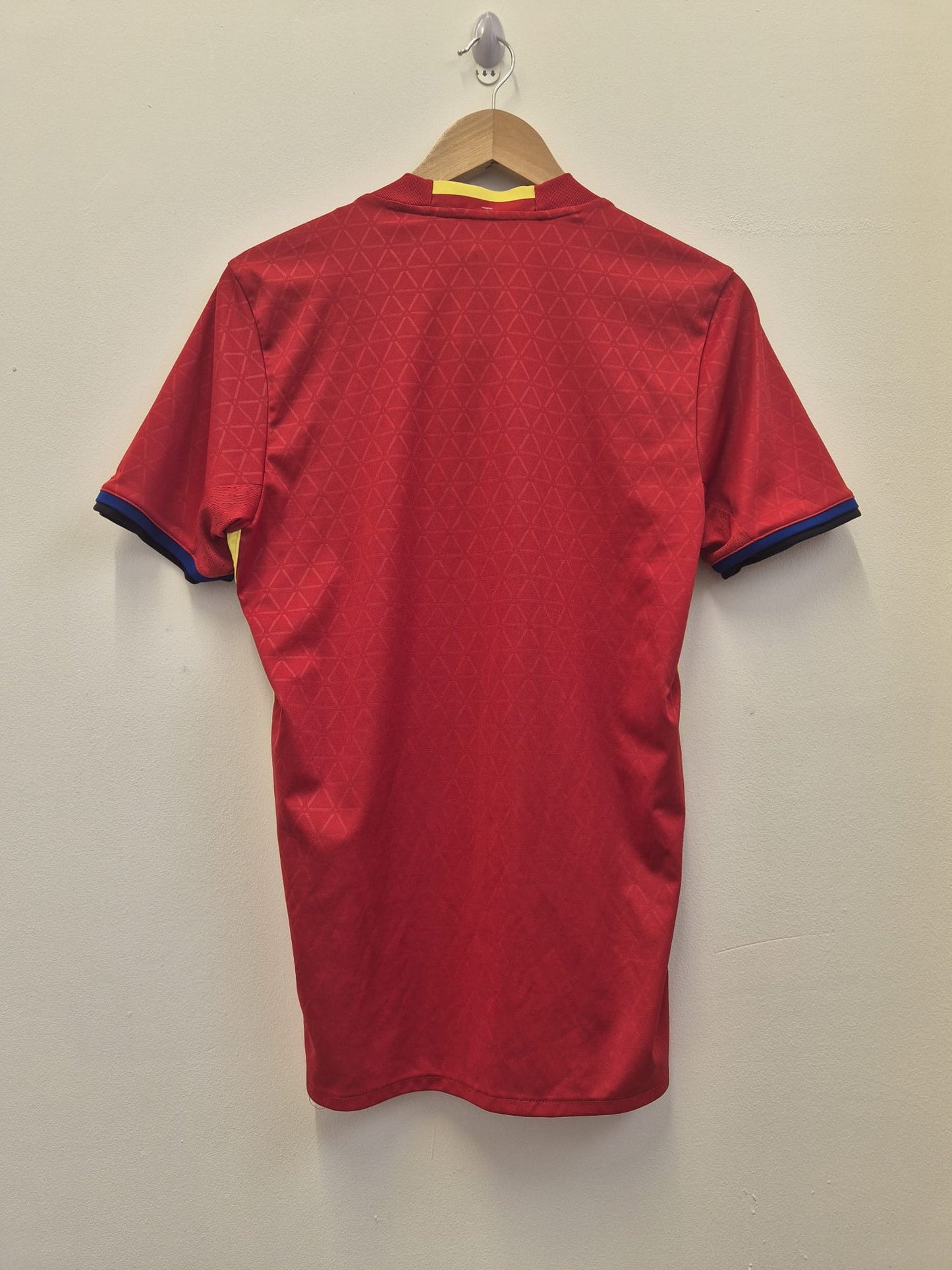 Spain 2016/17 Home Shirt Small