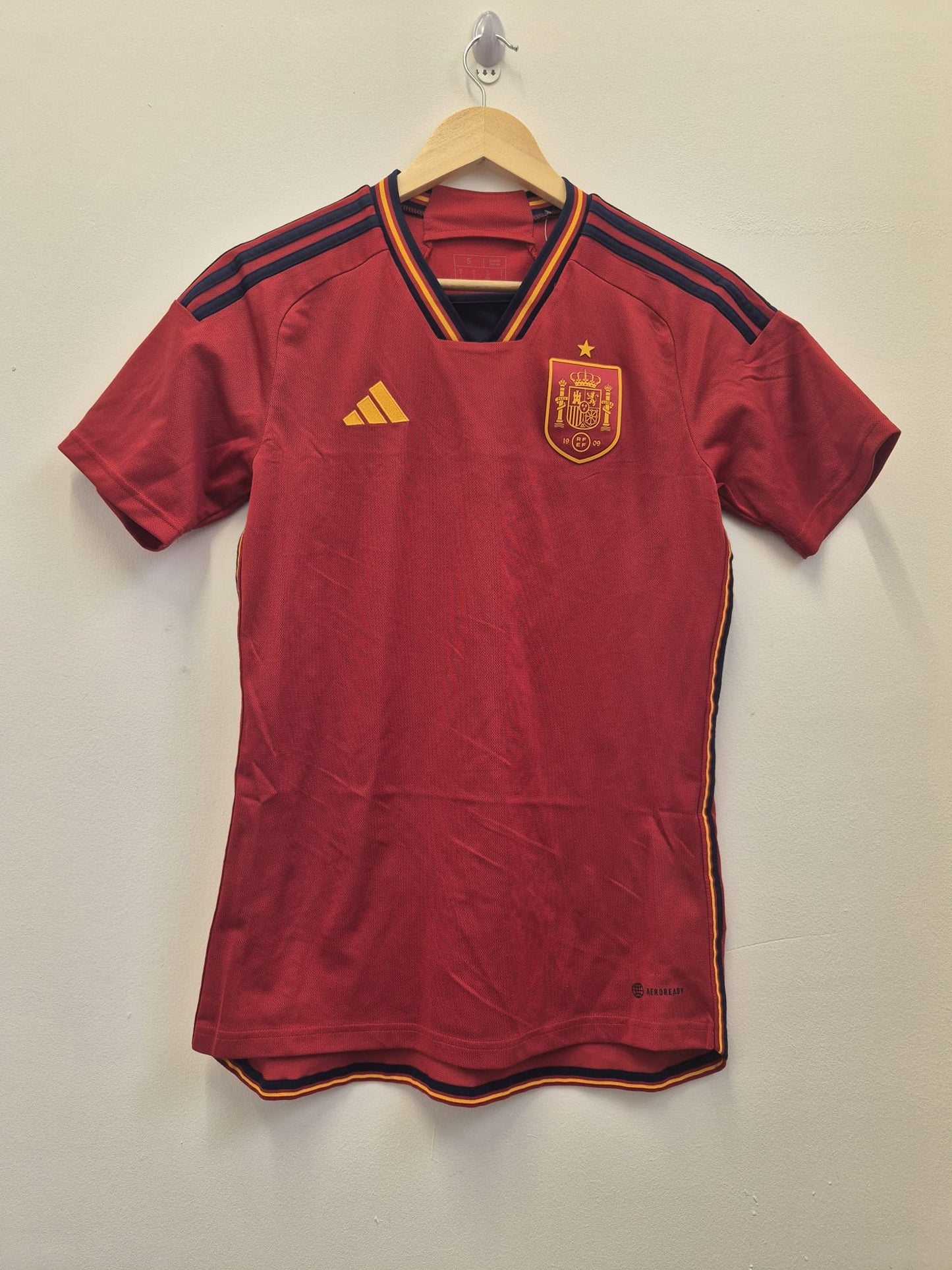 Spain 2022/23 Home Shirt Small