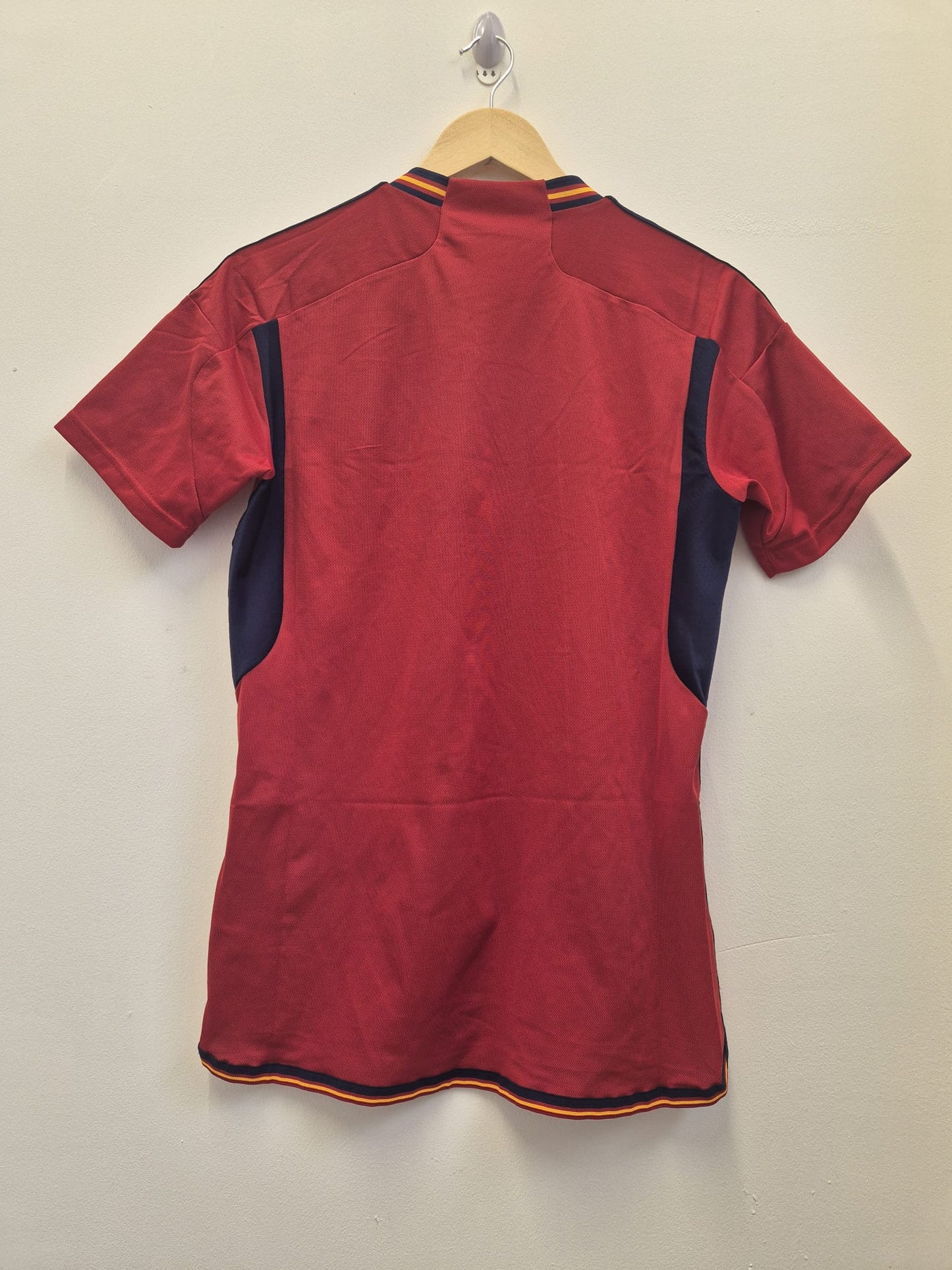 Spain 2022/23 Home Shirt Small