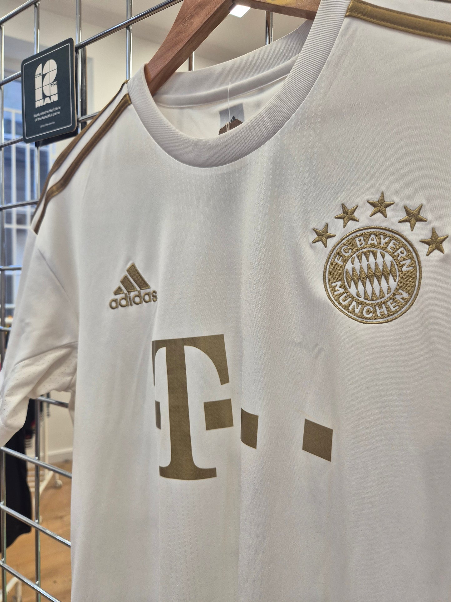 Bayern Munich 2022/23 Away Shirt Small