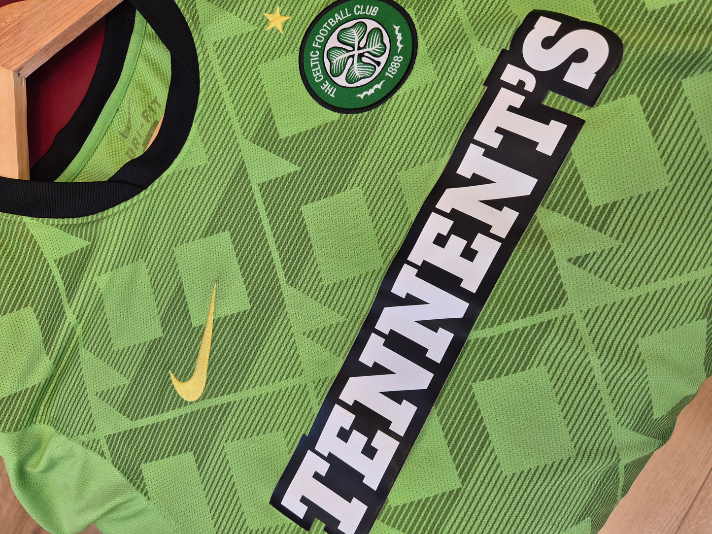 Celtic 2010/11 Away Shirt Medium