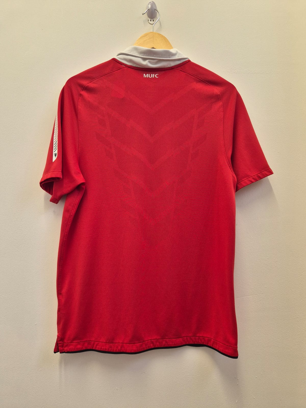 Manchester United 2010/11 Home Shirt Medium