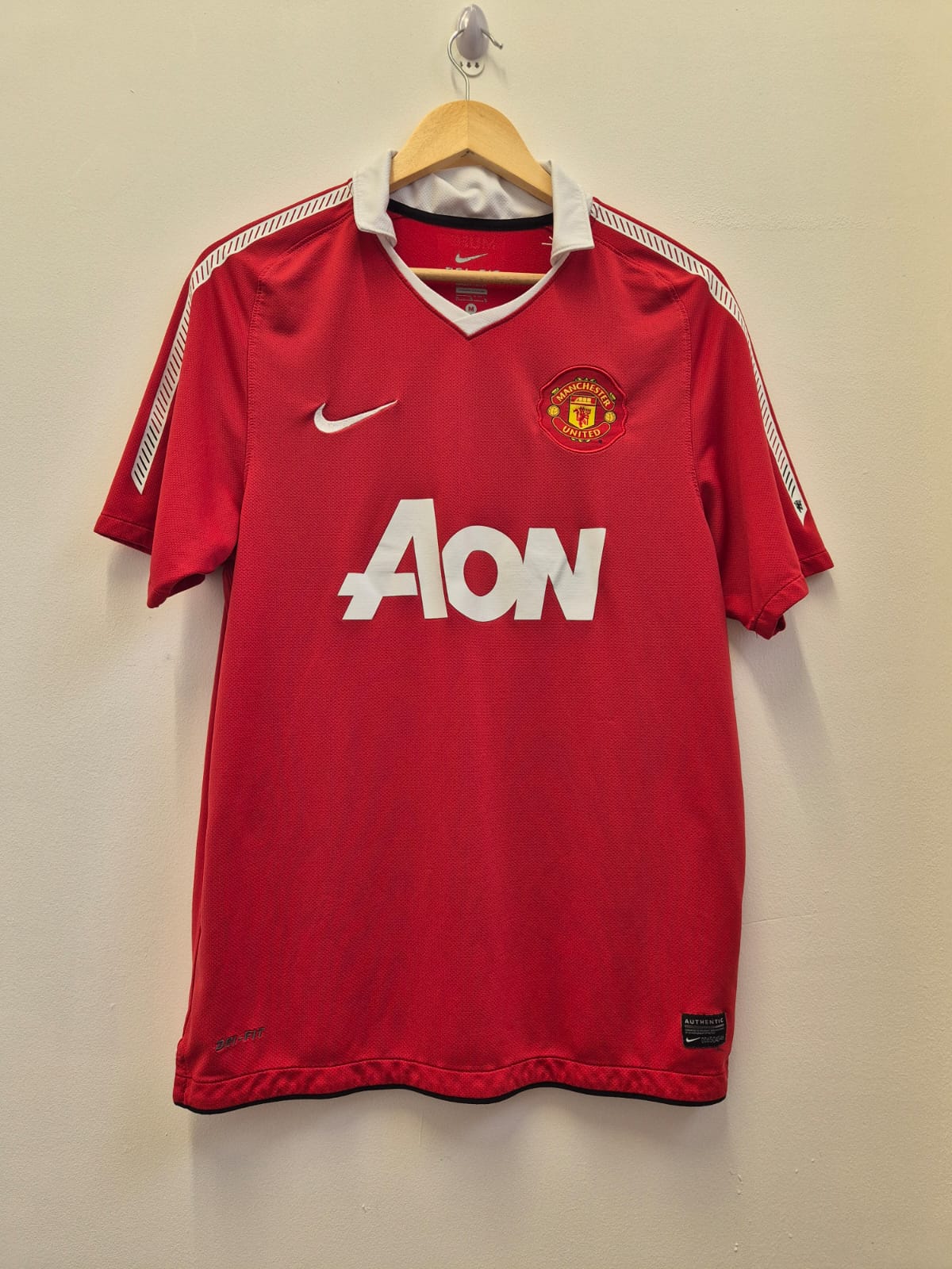 Manchester United 2010/11 Home Shirt Medium