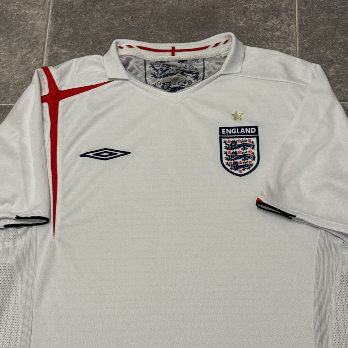 Umbro Football Jersey England Size Large White Home 2005-2007 Y2K
