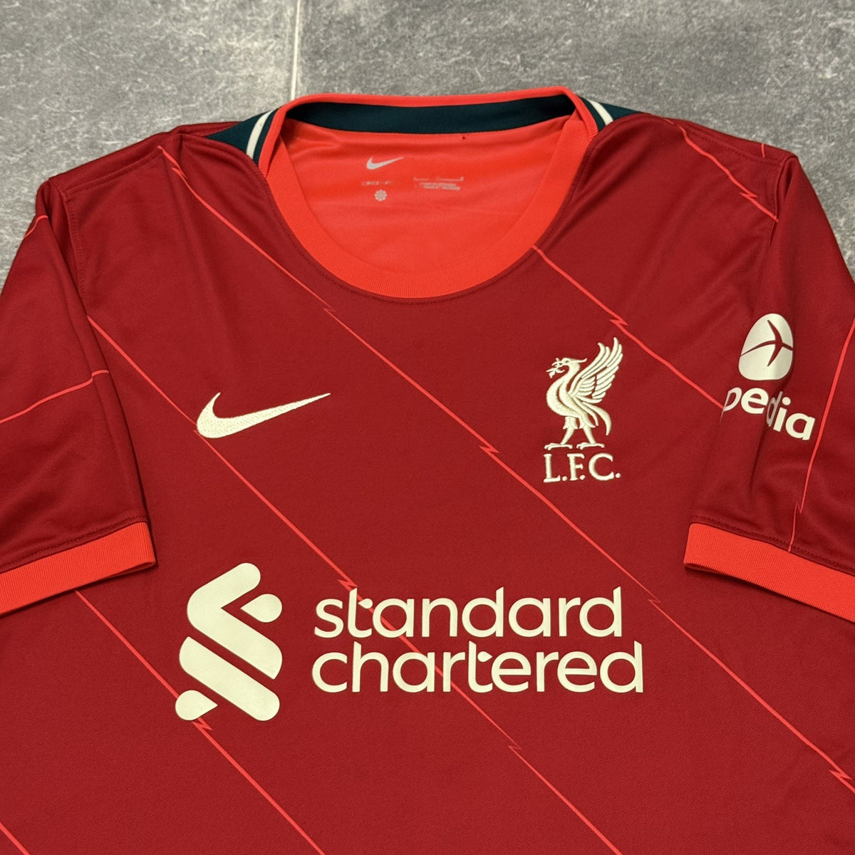 Genuine Nike Liverpool 2021/22 Home Football Shirt Large Mens DB2560-688