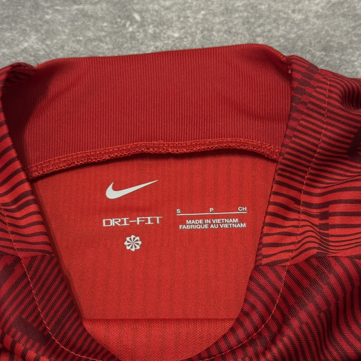 Liverpool Pre-Match Football Shirt 2023/24 Adults Small Nike Jersey