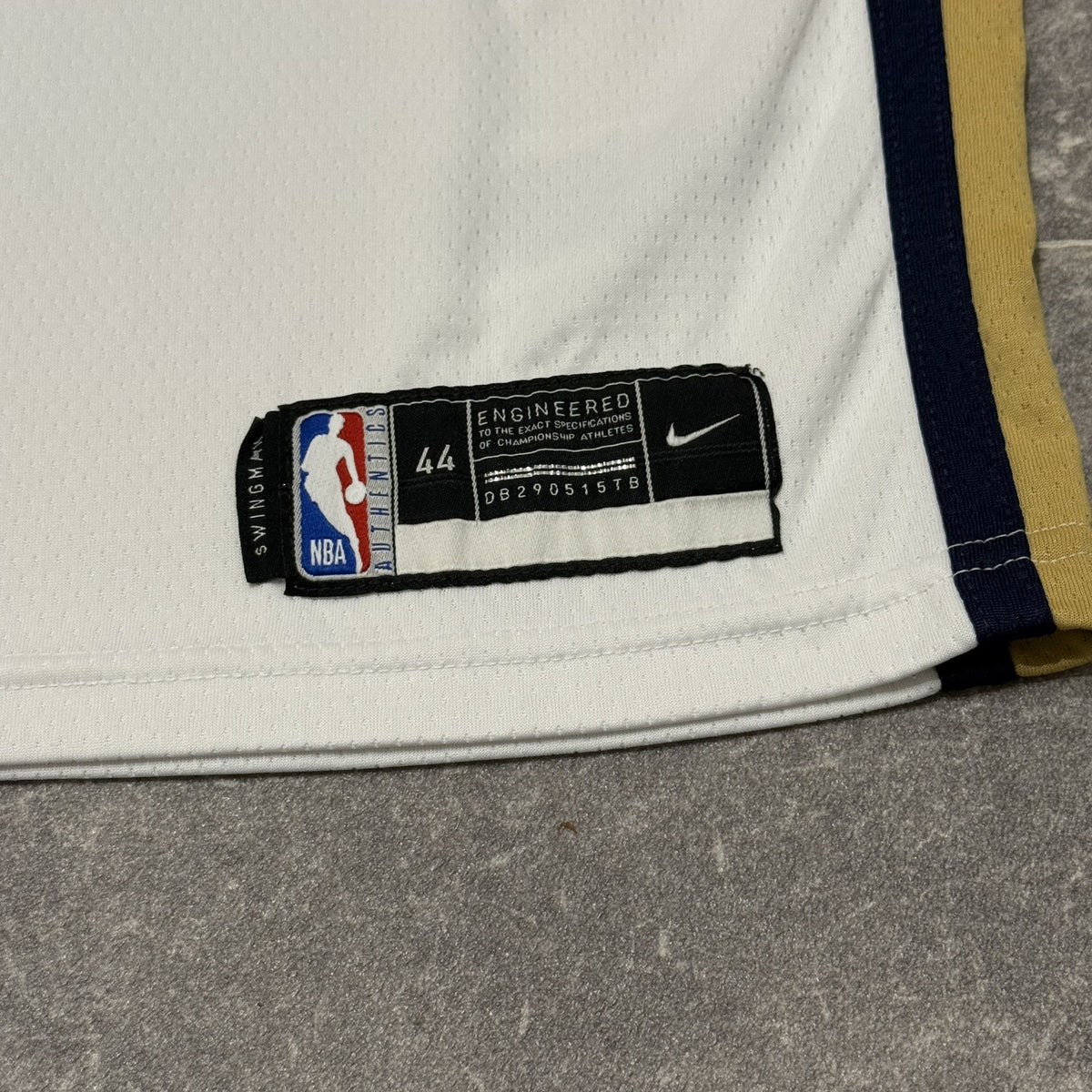 Anthony Davis New Orleans Pelicans NBA Home Swingman Jersey Medium Adults