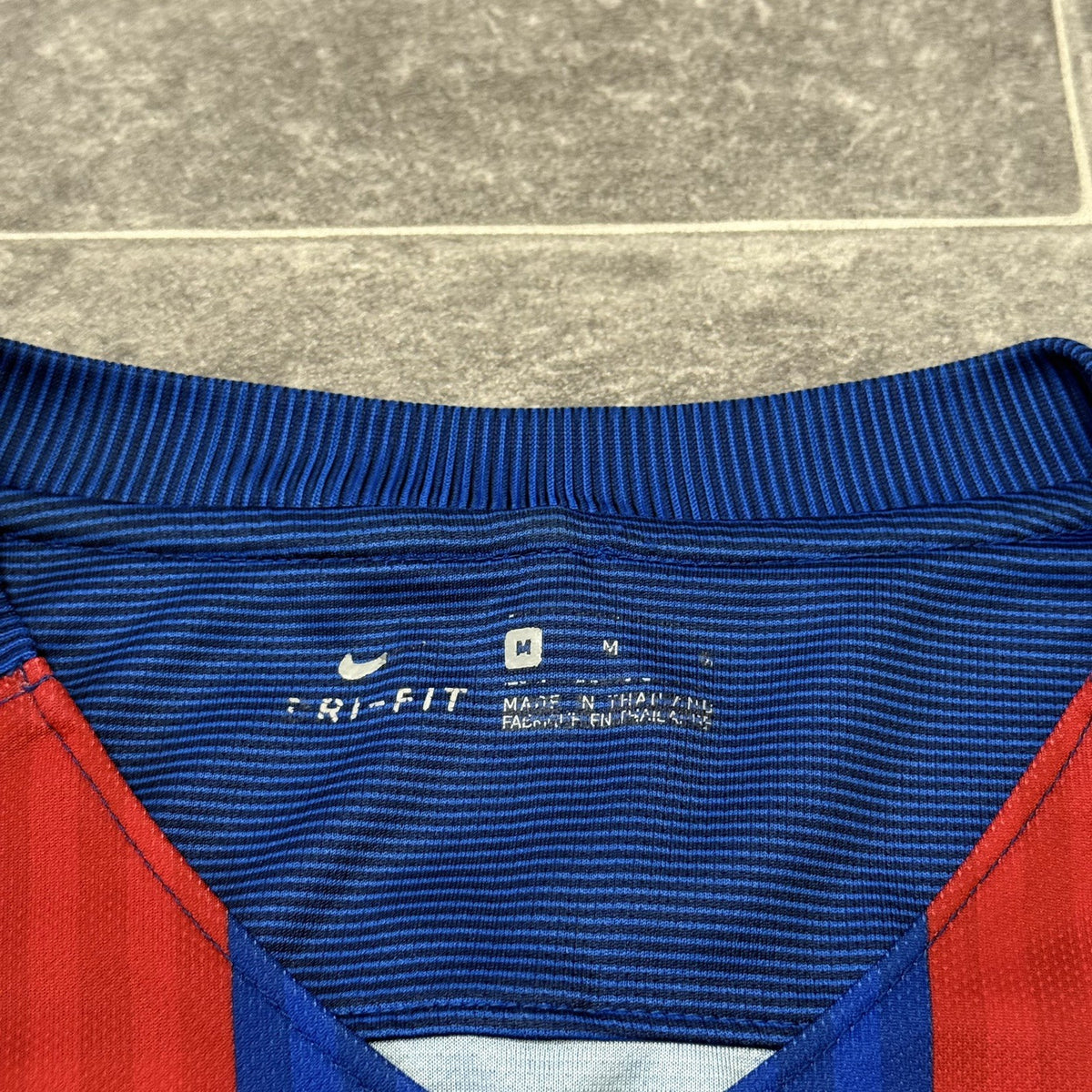 Barcelona Football Shirt Jersey 2016/17 Home (M) Medium Adults