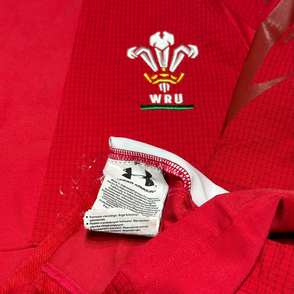 Wales Rugby Home Shirt 2013/2014 Under Armour Red Adult Small