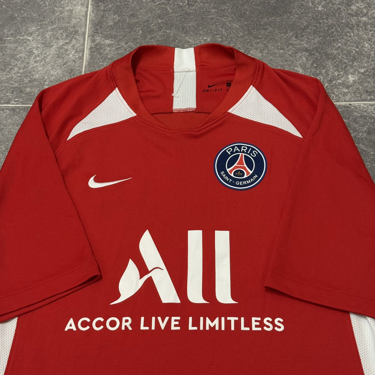 Paris Saint Germain PSG Football Shirt Training Soccer Jersey Medium Adults