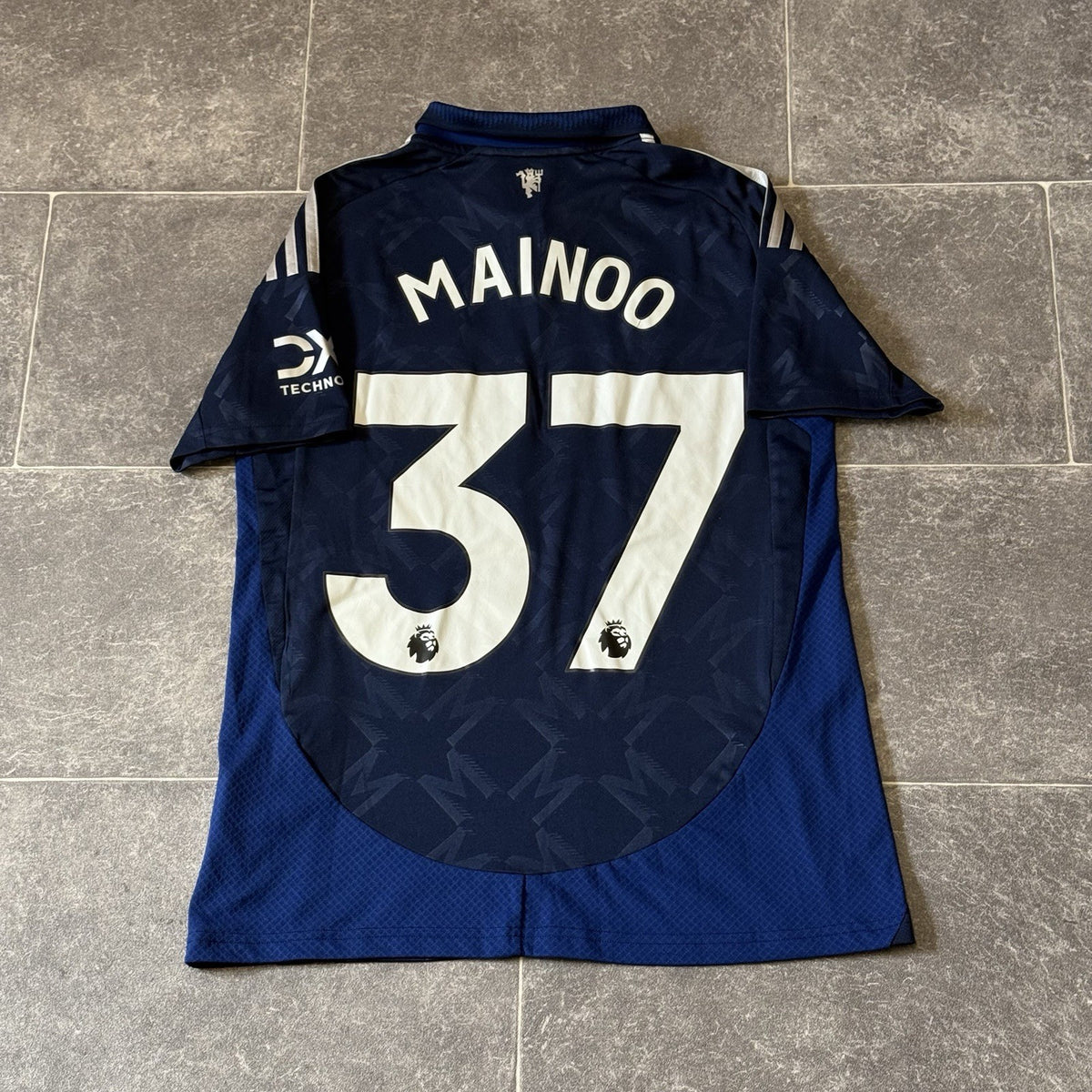 Manchester United 2024/25 Away Shirt Mainoo 37 Adidas Size Medium 12-14 UK Woman