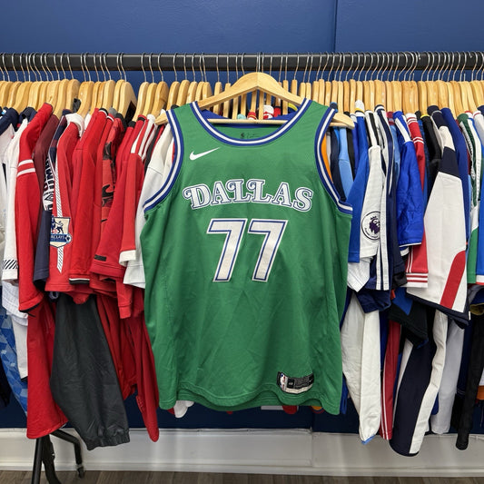 Nike Dallas Mavericks Jersey Men's Large Green Luka Doncic Classic Swingman #77