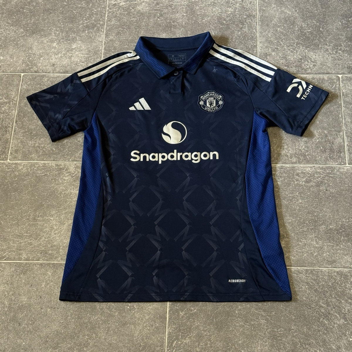 Manchester United 2024/25 Away Shirt Mainoo 37 Adidas Size Medium 12-14 UK Woman