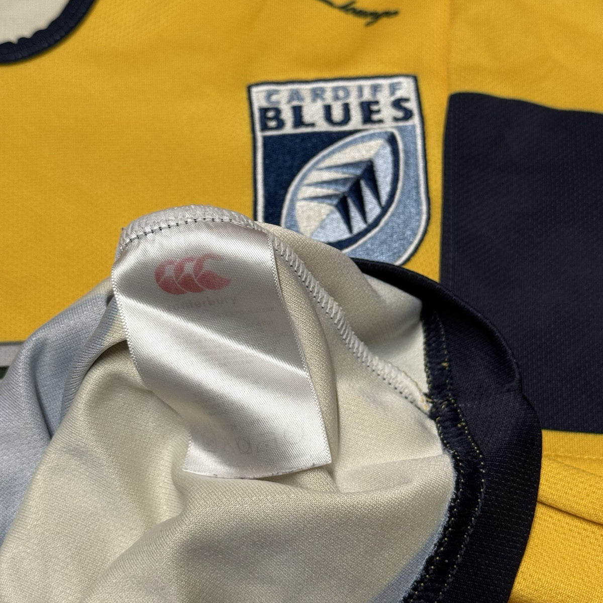 Cardiff Blues European Third Rugby Shirt 2016/17 Medium Adult Land Rover Sponsor