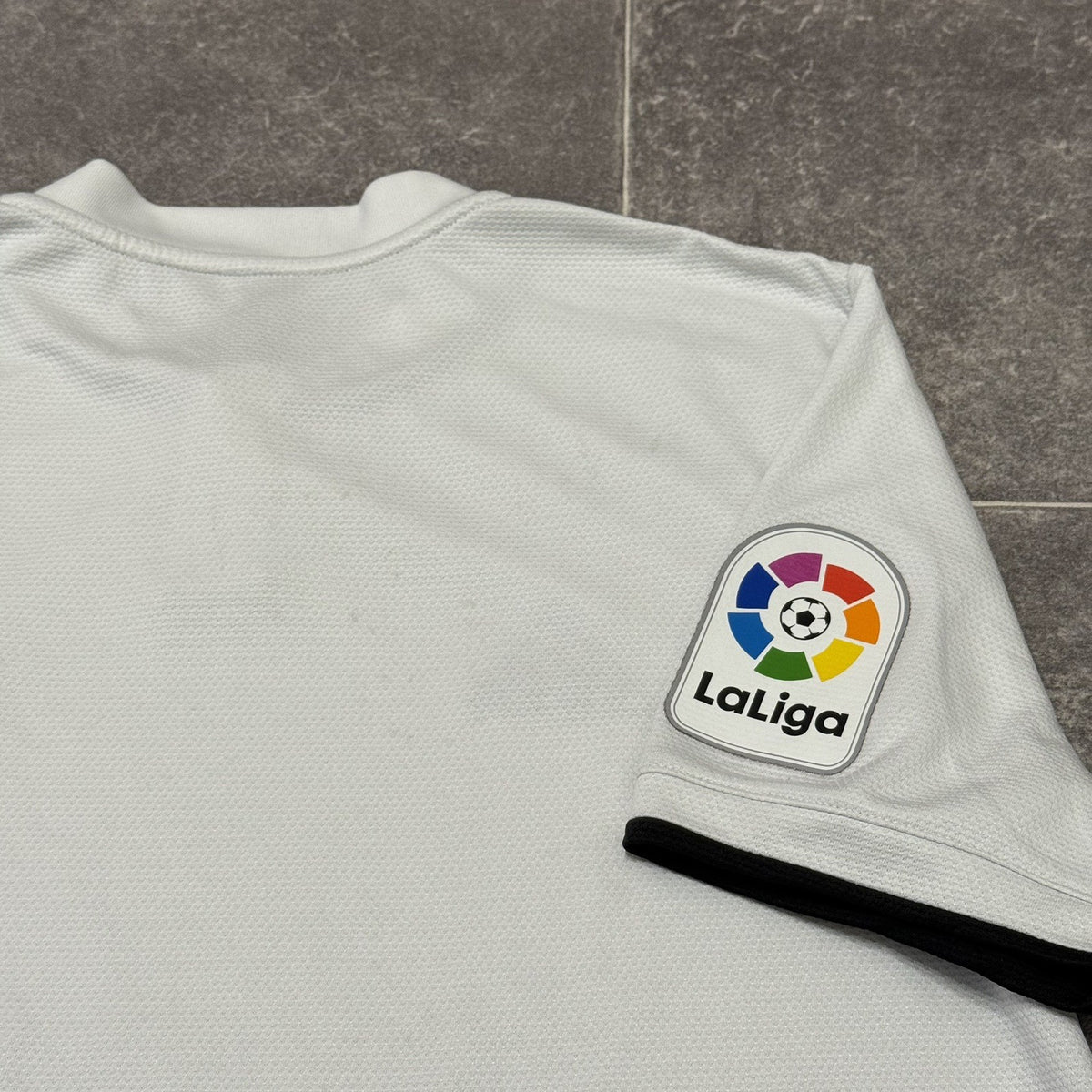 REAL MADRID 2018/2019 HOME FOOTBALL SHIRT ADIDAS SOCCER JERSEY SIZE Medium ADULT