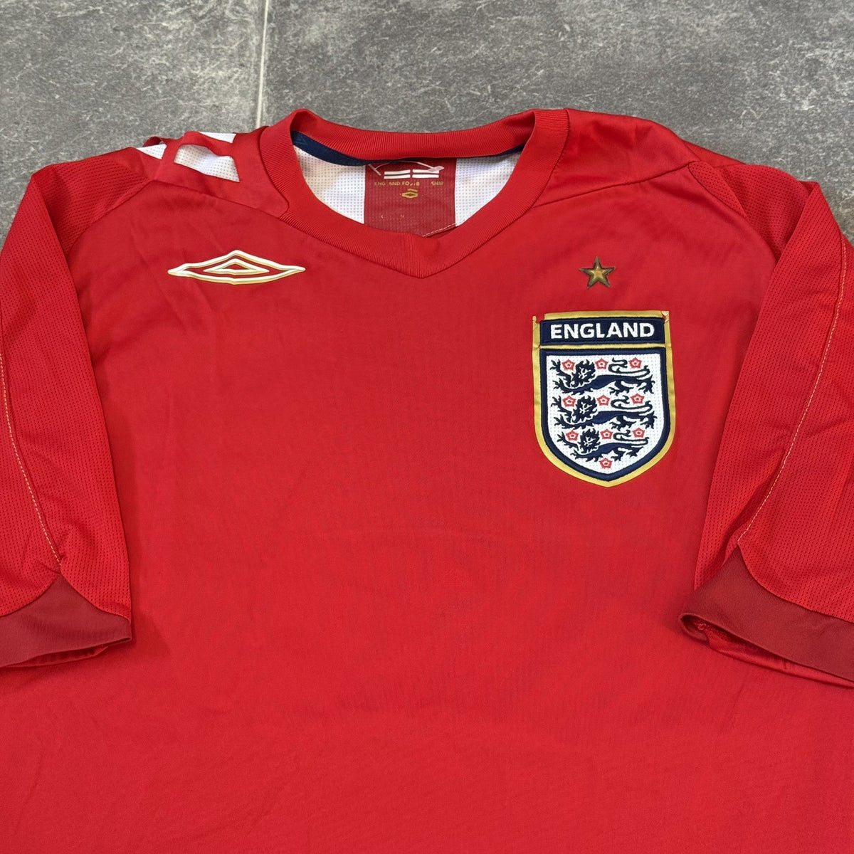 Vintage England Away Football Shirt 06-08 Size Medium Umbro