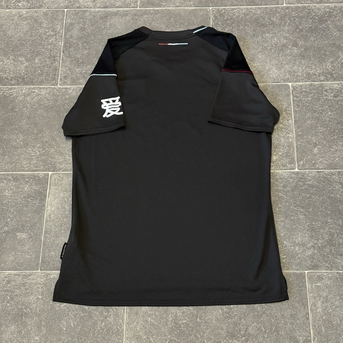 Burnley Away Football Shirt 2020/21 Men’s  Medium Umbro