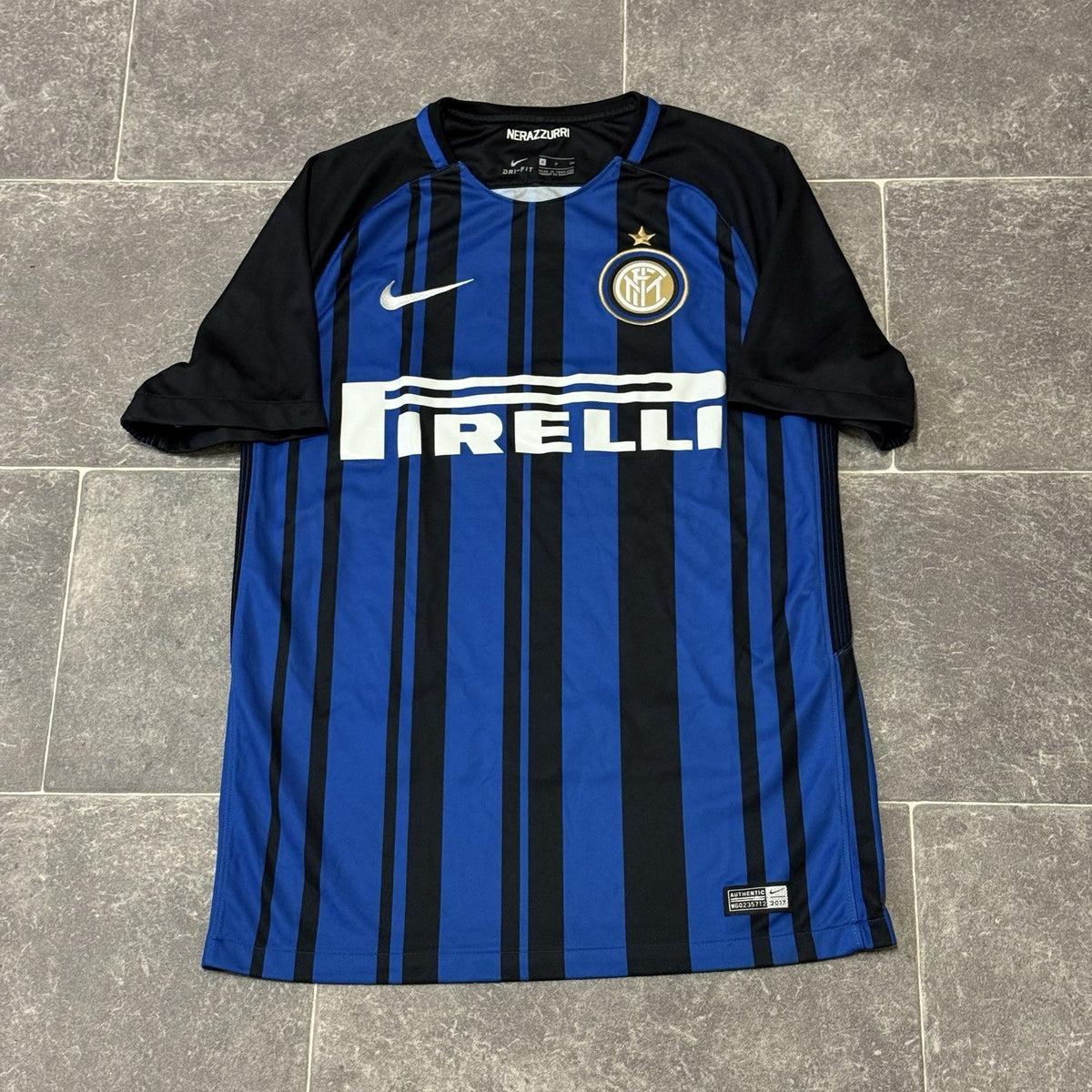 INTER MILAN FOOTBALL SHIRT SIZE ADULT SMALL NIKE HOME SHIRT 2017/2018