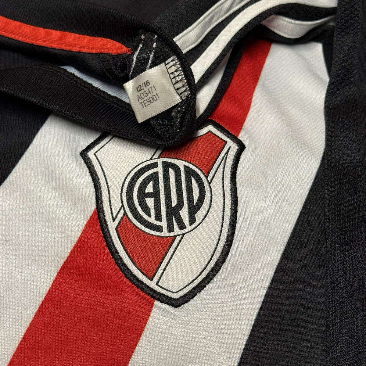 River Plate Football Shirt Jersey 2016/17 4th (M) Medium Adults