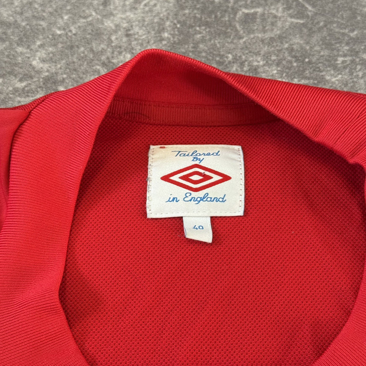 England 2010-11 Away Shirt Adults Medium Umbro