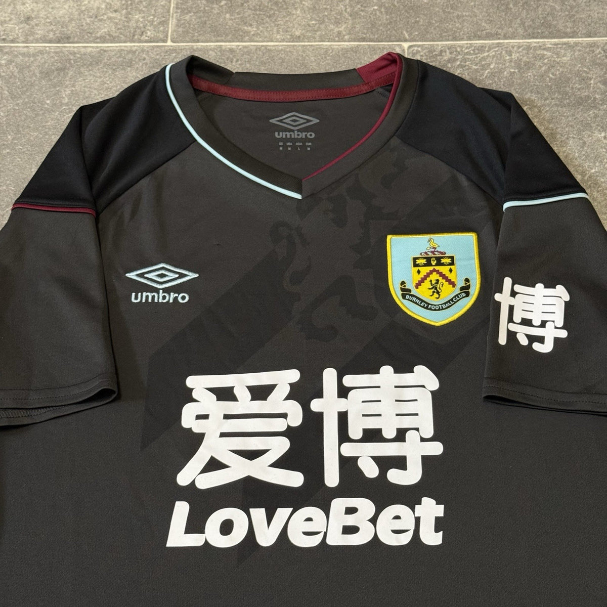 Burnley Away Football Shirt 2020/21 Men’s  Medium Umbro
