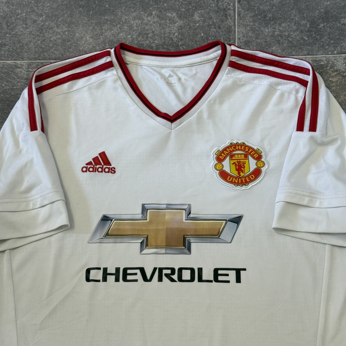 Manchester United Football Shirt Jersey 2015/16 Away Large Adults