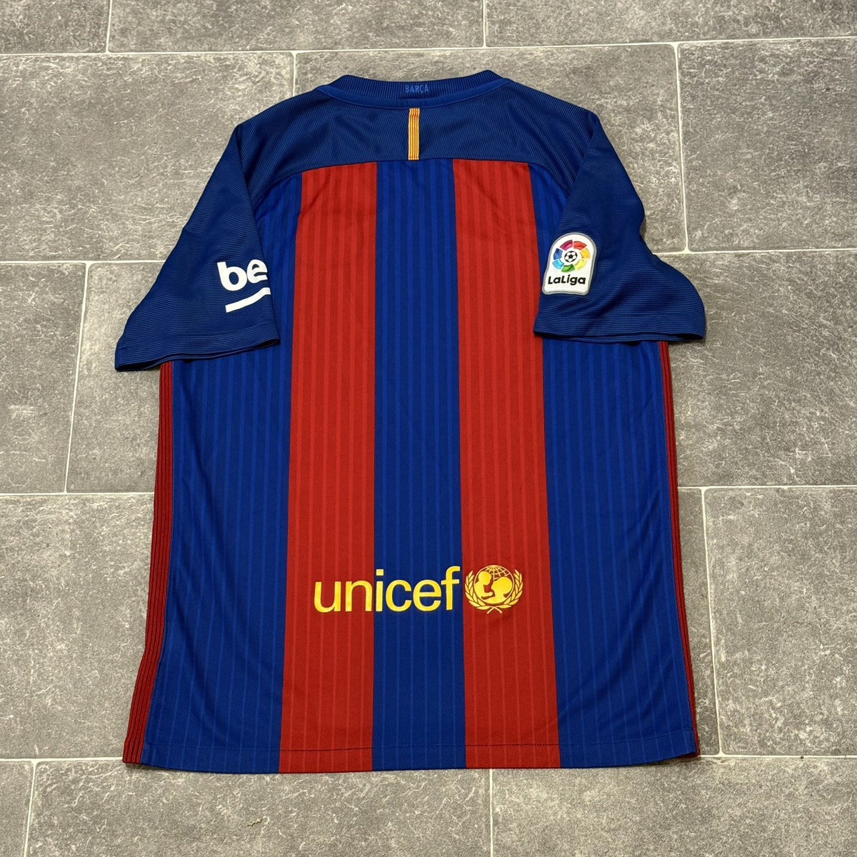 Barcelona Football Shirt Jersey 2016/17 Home (M) Medium Adults