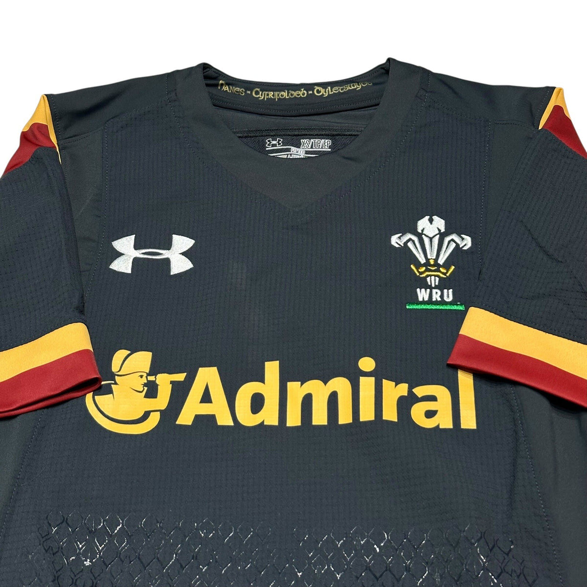 WALES 2015/16 Away Rugby Shirt Under Armour Short Sleeve XS Fitted