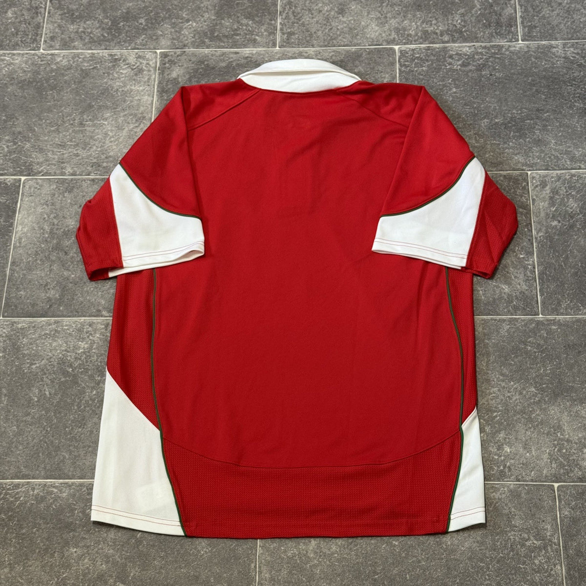 Wales Rugby Home Shirt 2009/10 Large Official Rare Brains