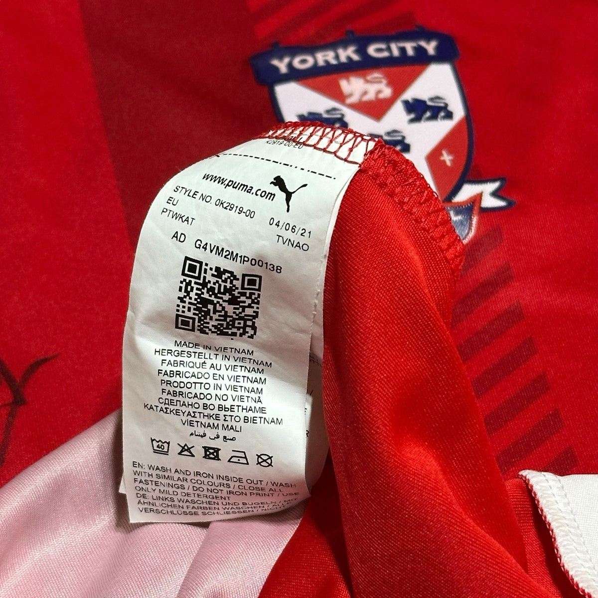 York City FC Football Shirt SIGNED 2021/22 #4 “Newton” Size XL Extra Large