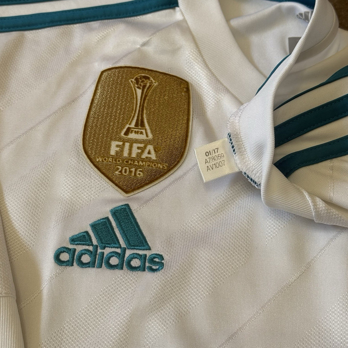 Cristiano Ronaldo Real Madrid 2017-18 home football shirt Small Adults