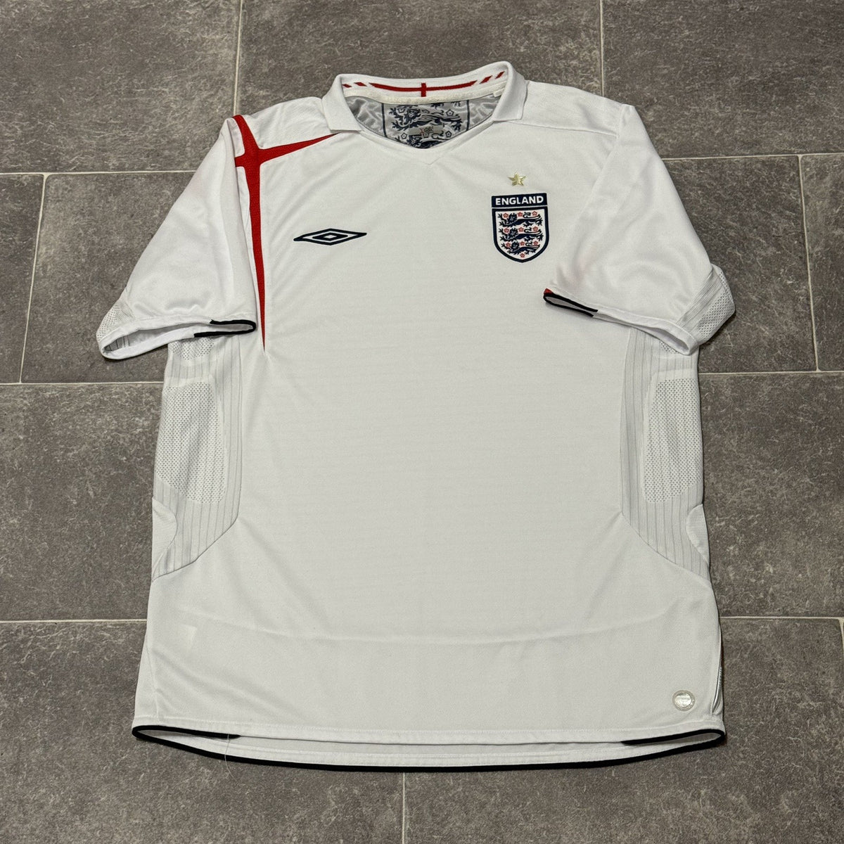 Umbro Football Jersey England Size Large White Home 2005-2007 Y2K