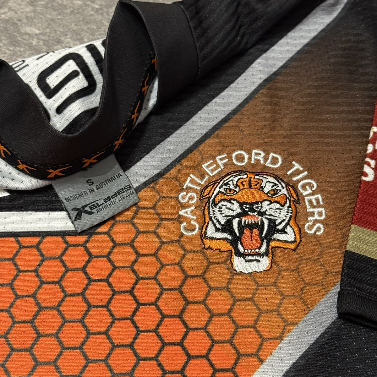 Castleford Tigers 2017 Away Rugby League Shirt Xblades Jersey Size Small Adults