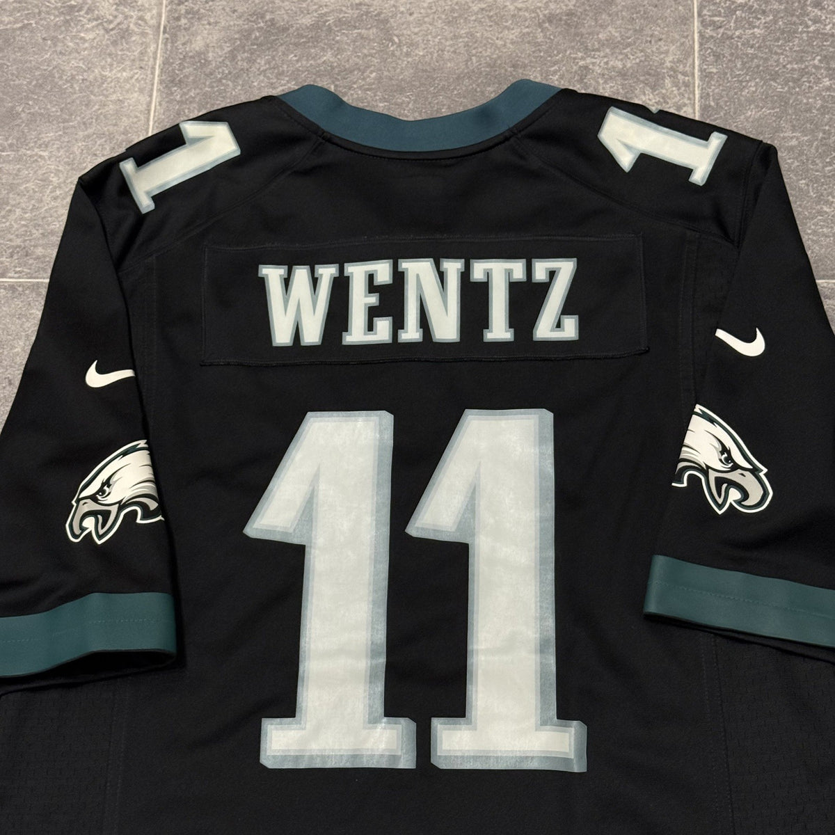 Philadelphia Eagles Carson Wentz #11 NFL Jersey Nike Large Adults Retro