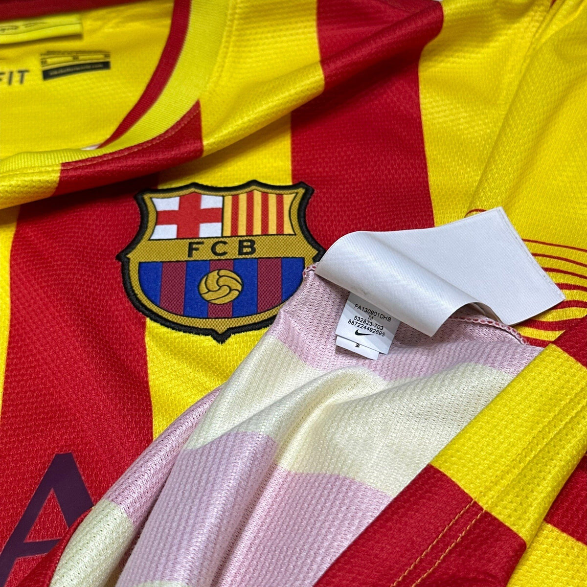 Nike FC Barcelona Football Shirt Jersey 2013/14 Away Men’s Medium