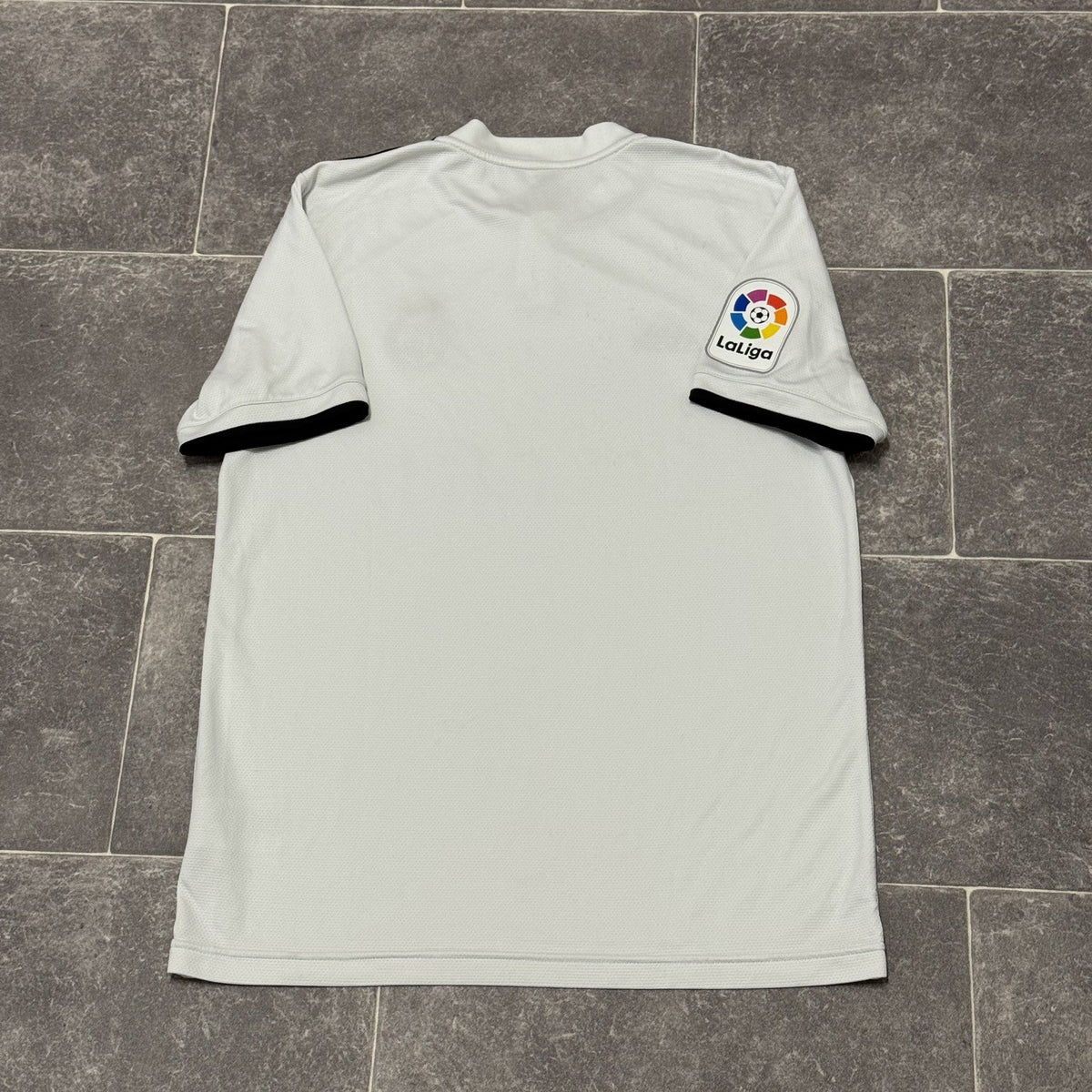 REAL MADRID 2018/2019 HOME FOOTBALL SHIRT ADIDAS SOCCER JERSEY SIZE Medium ADULT