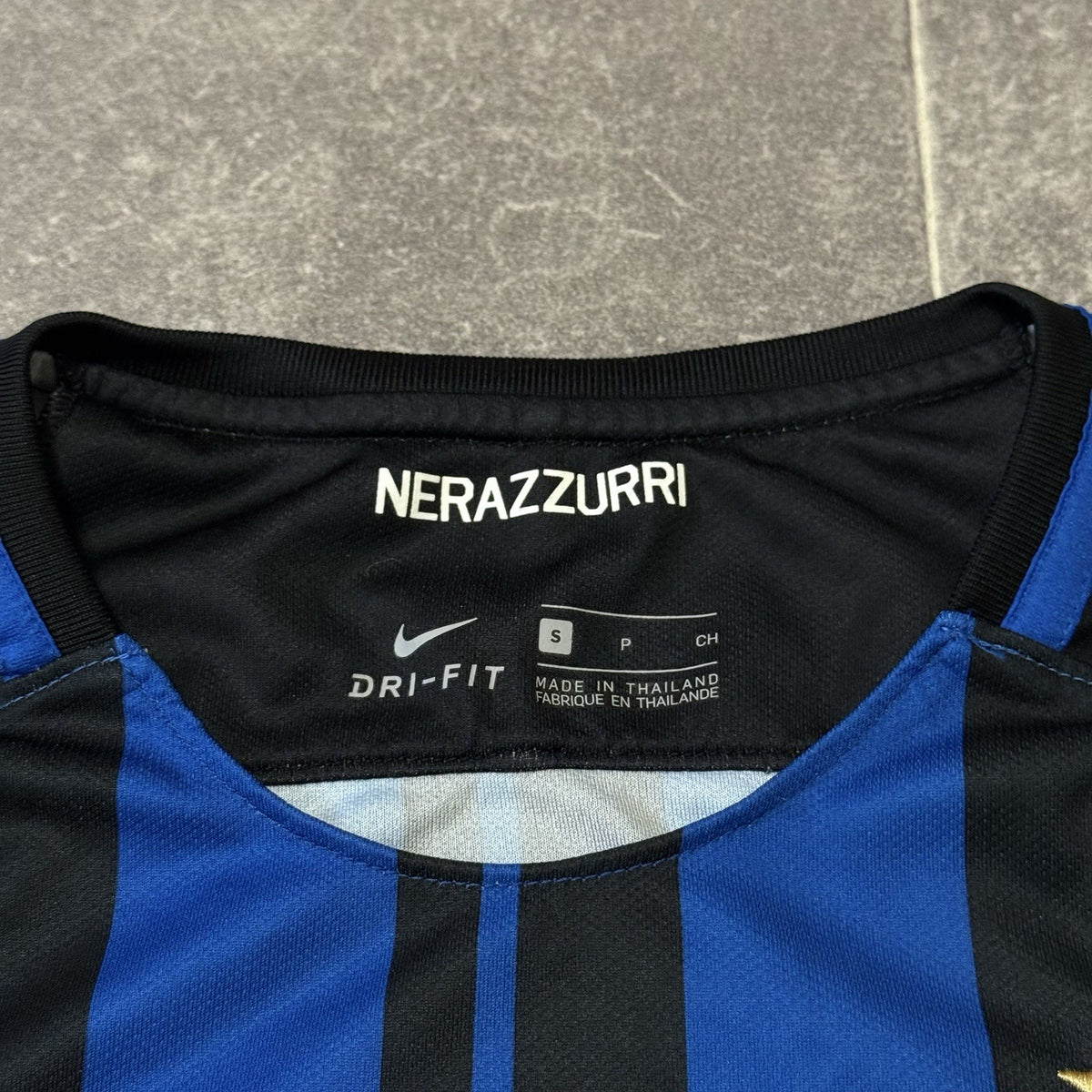 INTER MILAN FOOTBALL SHIRT SIZE ADULT SMALL NIKE HOME SHIRT 2017/2018