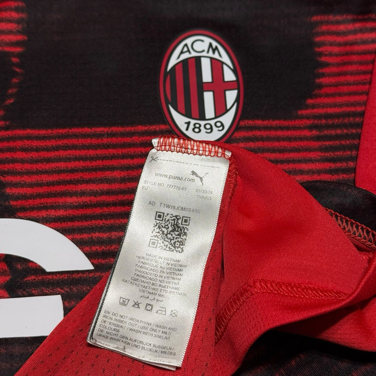 AC Milan 2024/2025 Football Shirt Authentic Puma Size M Medium