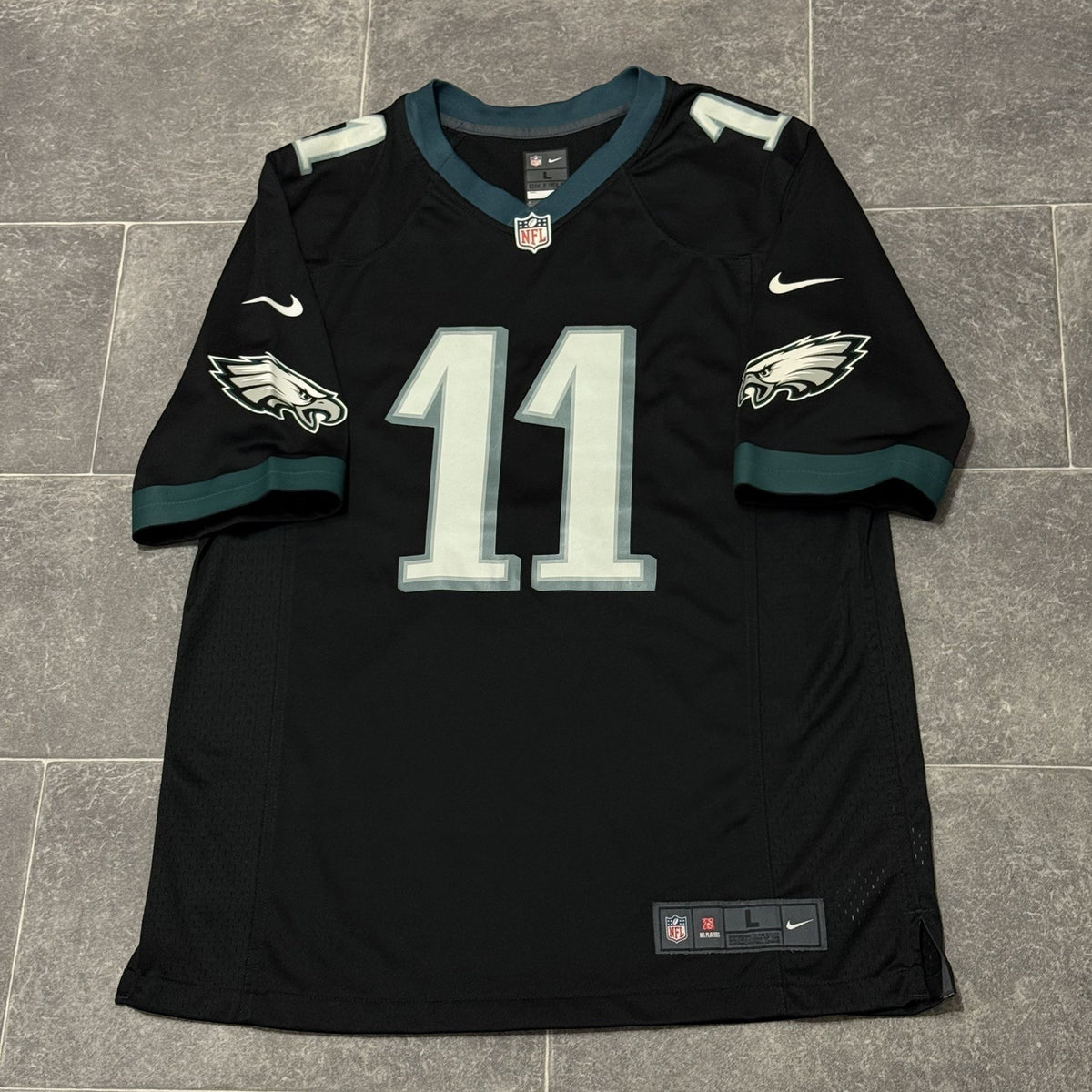 Philadelphia Eagles Carson Wentz #11 NFL Jersey Nike Large Adults Retro
