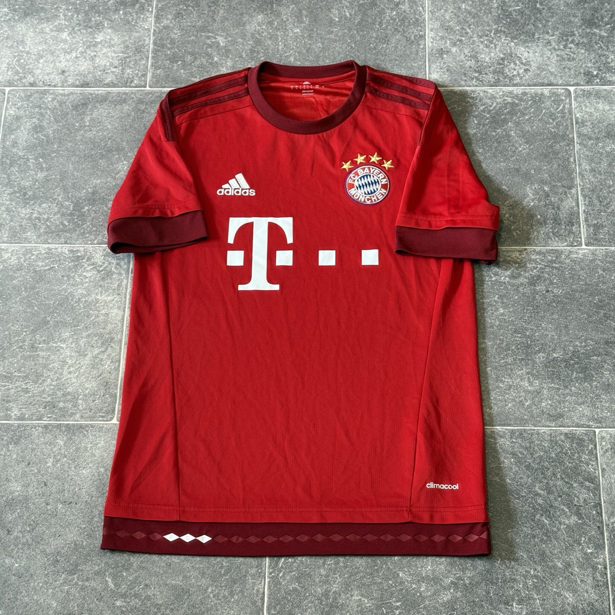 Bayern Munich Home Football Shirt 2015/16 Men’s Small Adidas