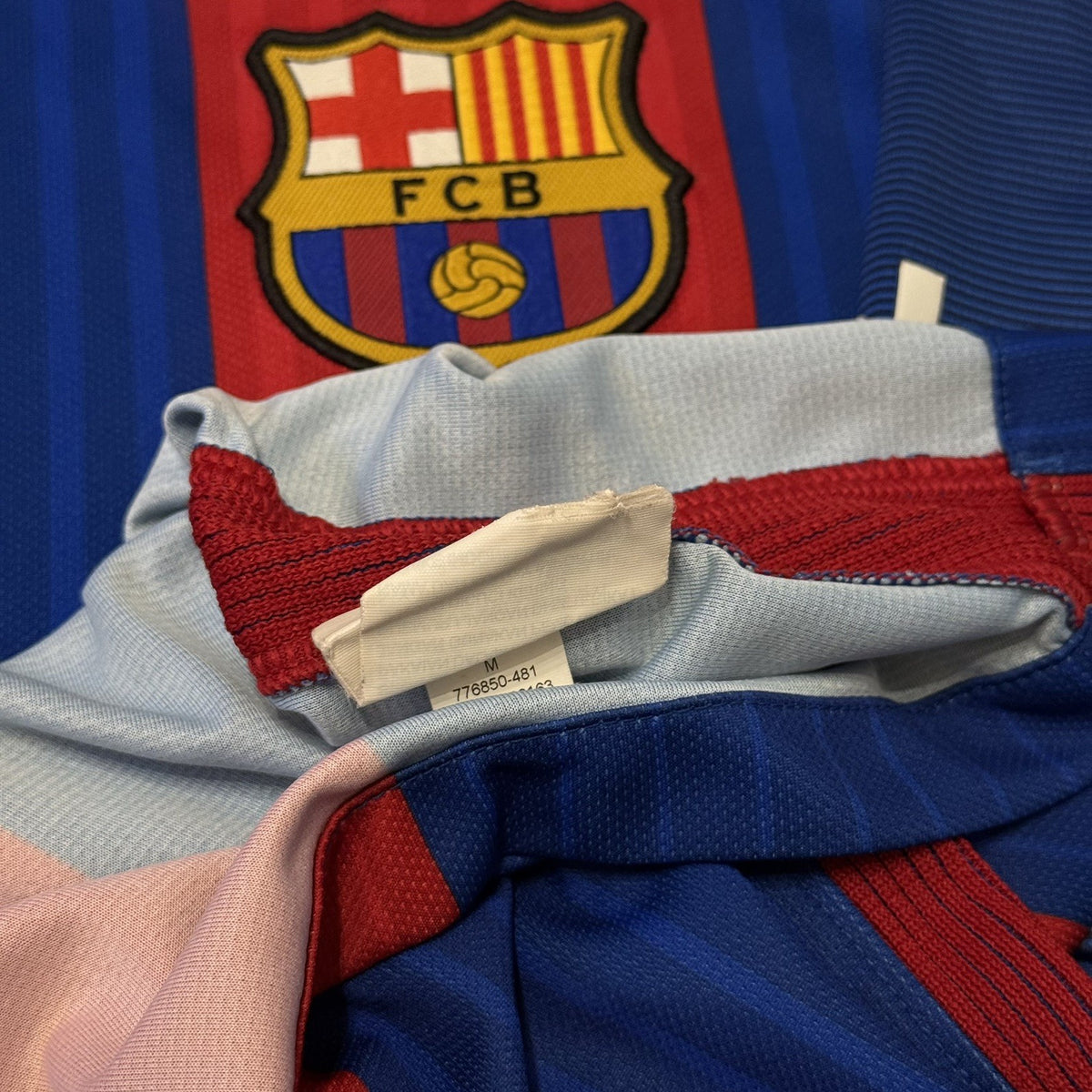 Barcelona Football Shirt Jersey 2016/17 Home (M) Medium Adults