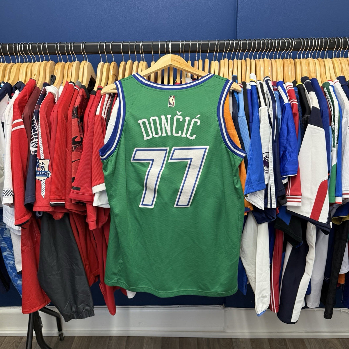 Nike Dallas Mavericks Jersey Men's Large Green Luka Doncic Classic Swingman #77