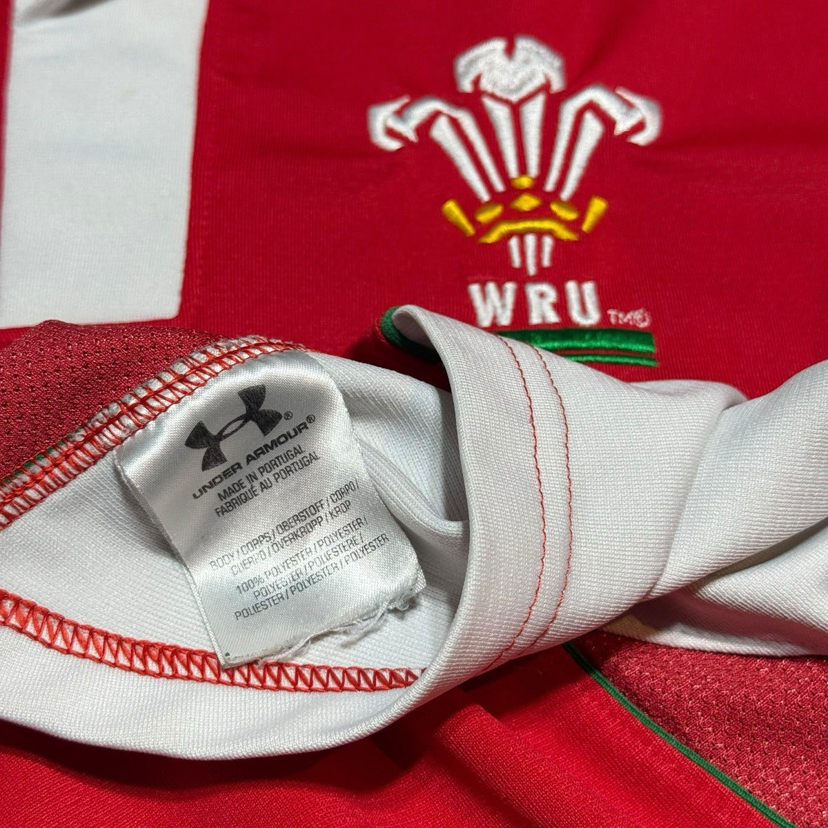 Wales 2009 Home Rugby Union Shirt  Under Armour Adult Size Large