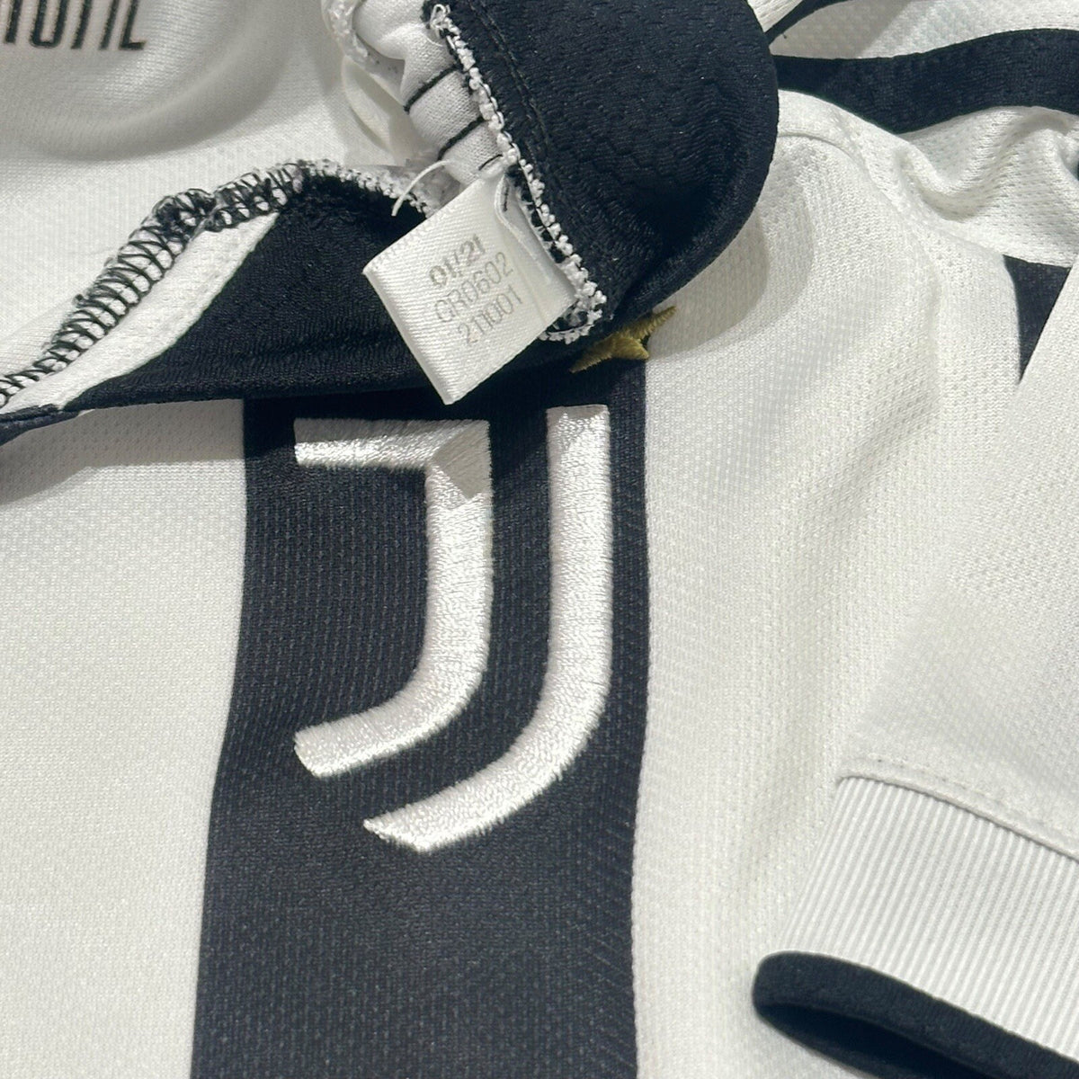 Juventus 2021/22 Home Football Shirt Adidas Size Womans Medium 12-14