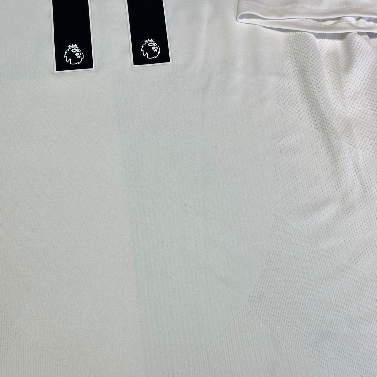 Liverpool 2017/2018 Away Football Shirt #11 Salah Size XL Extra Large