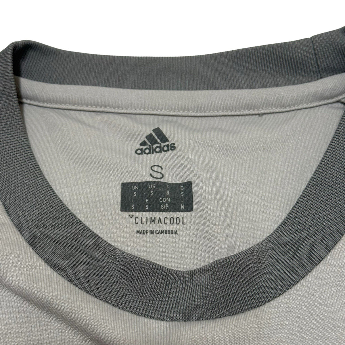 Adidas Manchester United 2017/18 Third Shirt Small Adult GreyClimacool Chevrolet