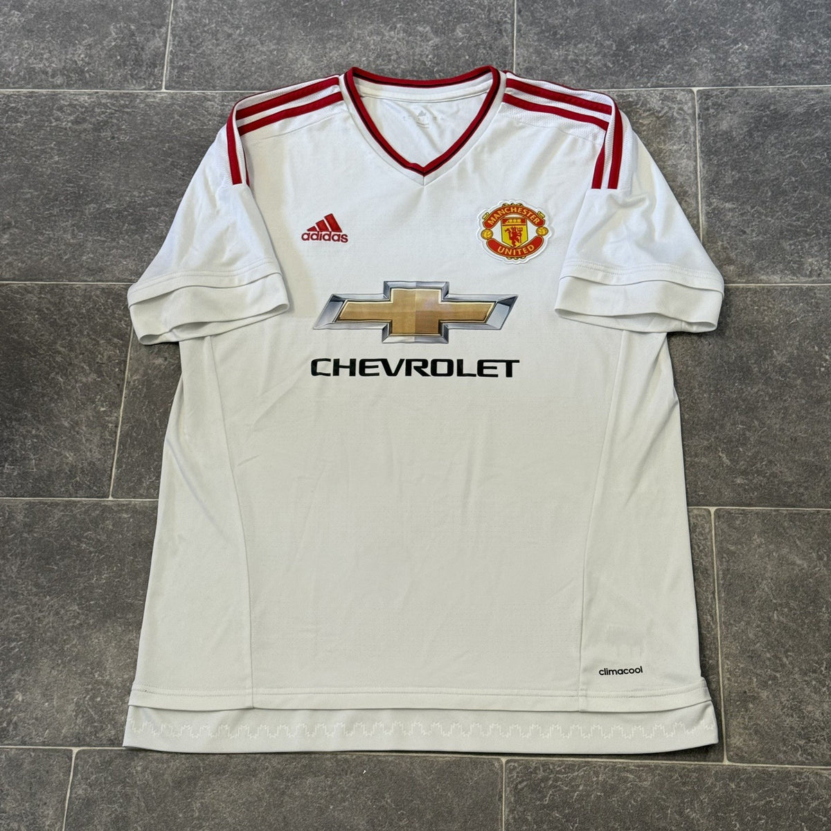 Manchester United Football Shirt Jersey 2015/16 Away Large Adults