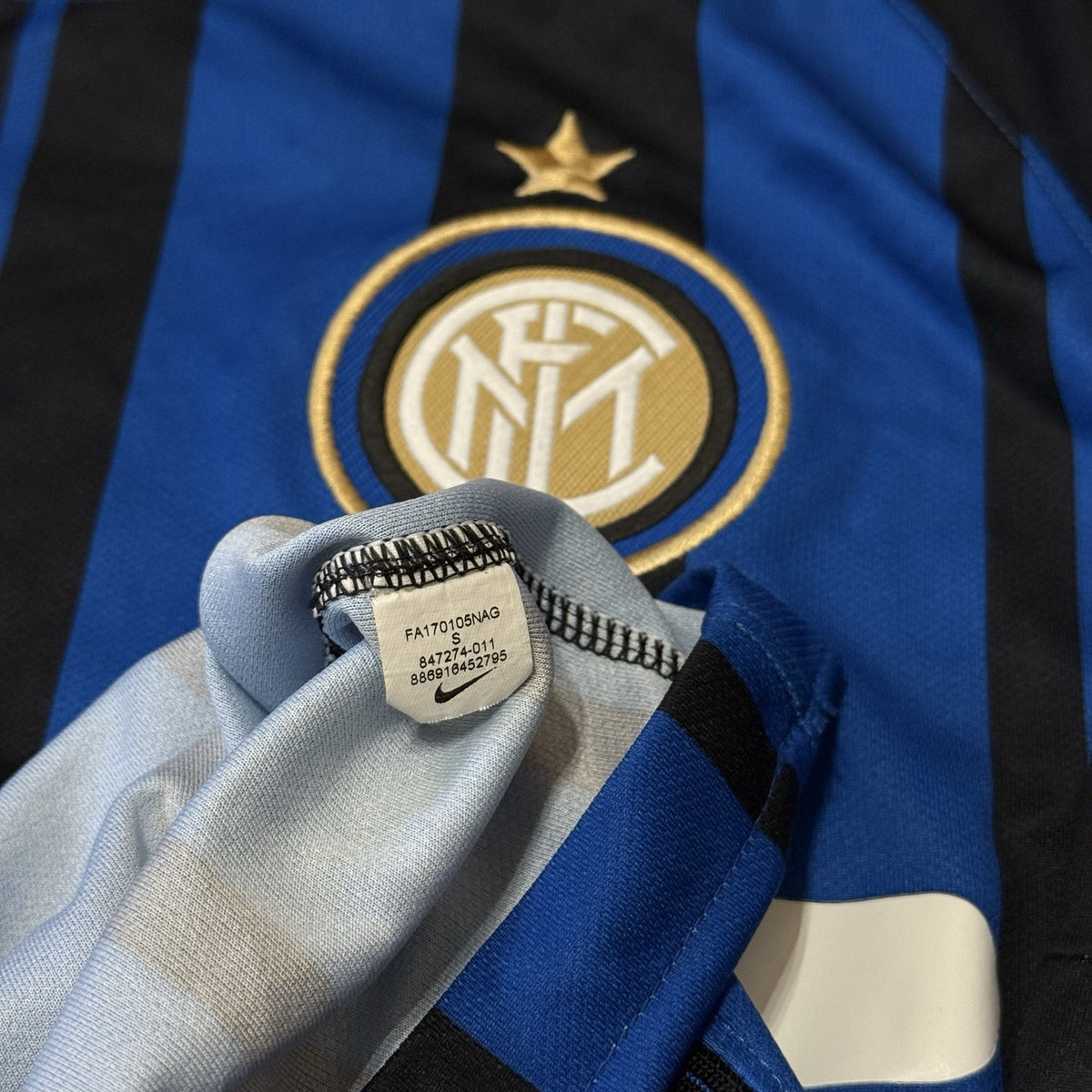 INTER MILAN FOOTBALL SHIRT SIZE ADULT SMALL NIKE HOME SHIRT 2017/2018