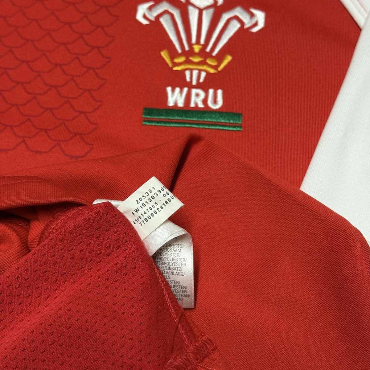 Wales Rugby Shirt Admiral Under Armour Home 2010-2011 Size Large
